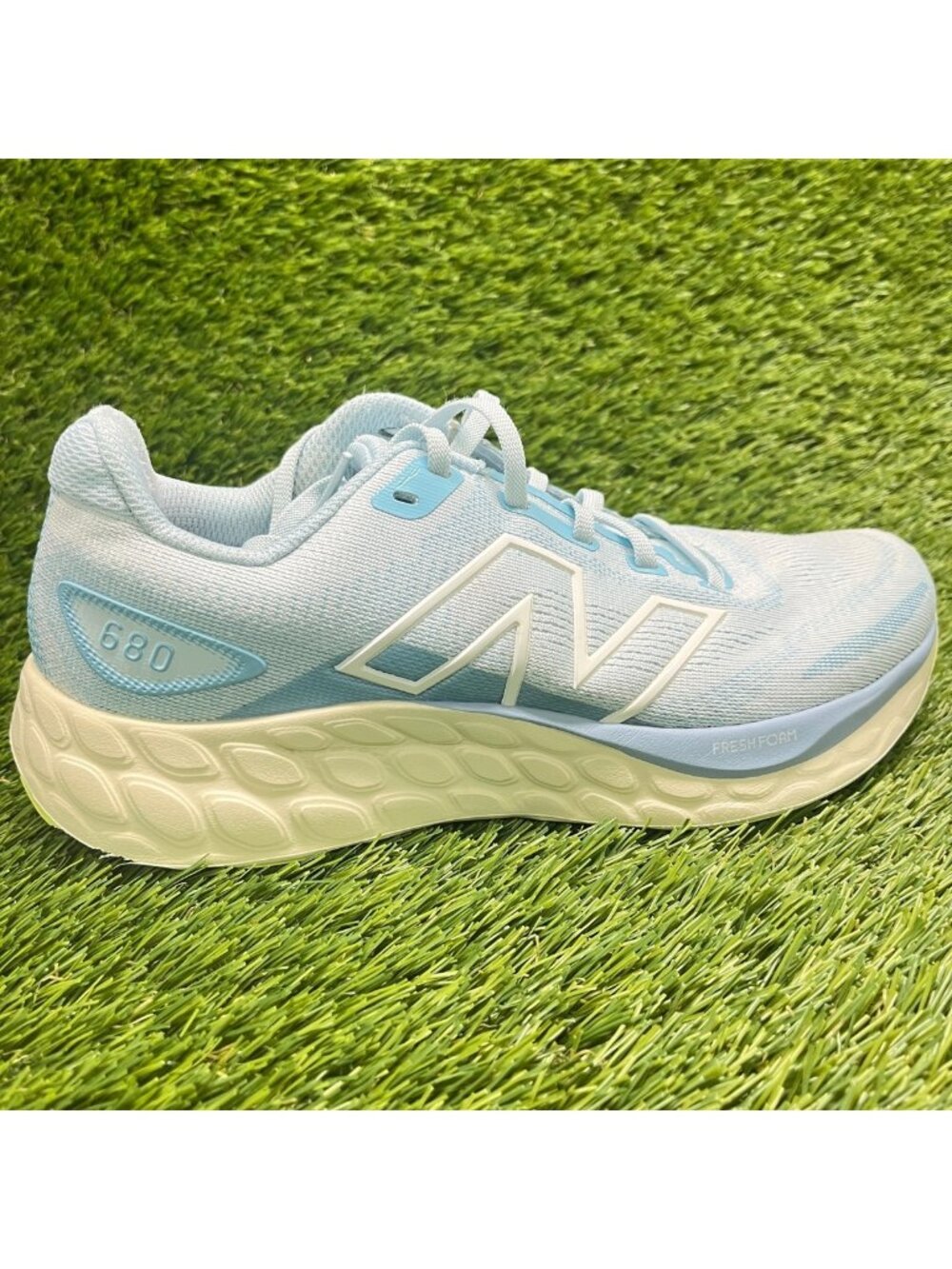 New Balance Fresh Foam 680 v8 Womens Size 7 Blue Athletic Running Shoes Sneakers